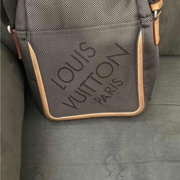 UNISEX Vintage LOUIS VUITTON TERRE DAMIER GEANT CITADIN MESSENGER BAG 🔥 - Picture 3 of 7